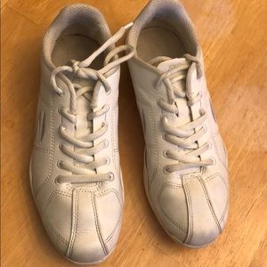 Cheerleading shoes